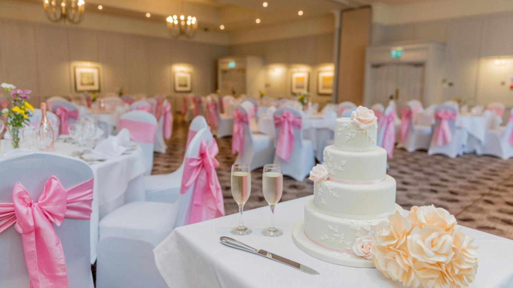 Holiday Inn Milton Keynes East M1 Junc 14 By Ihg Esterno foto